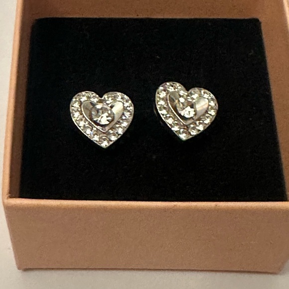 Elegant Silver Heart Stud Earrings for Women and Teens .Brand New. Heart Shaped. - Picture 1 of 5